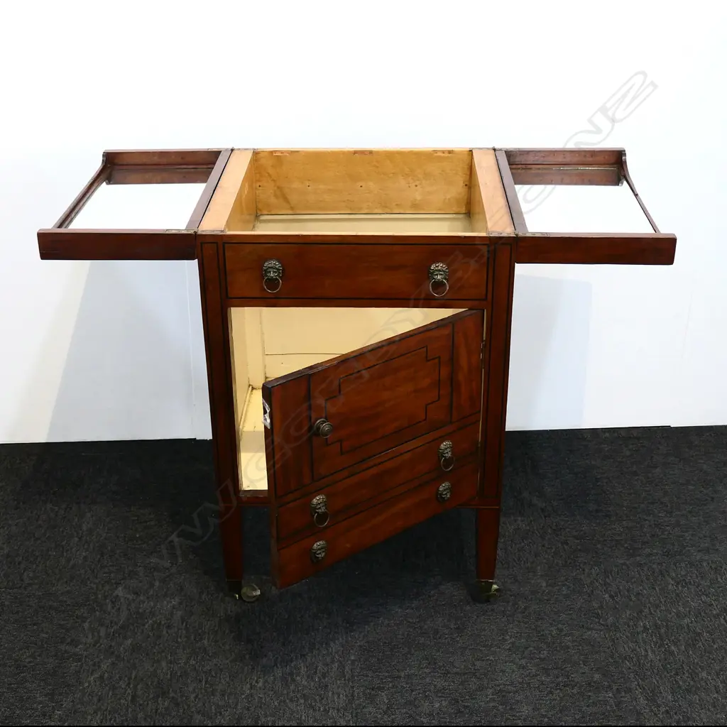A Regency mahogany flap top commode Image 1++
