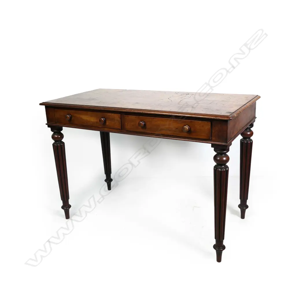 A Victorian mahogany side table, Image 1++