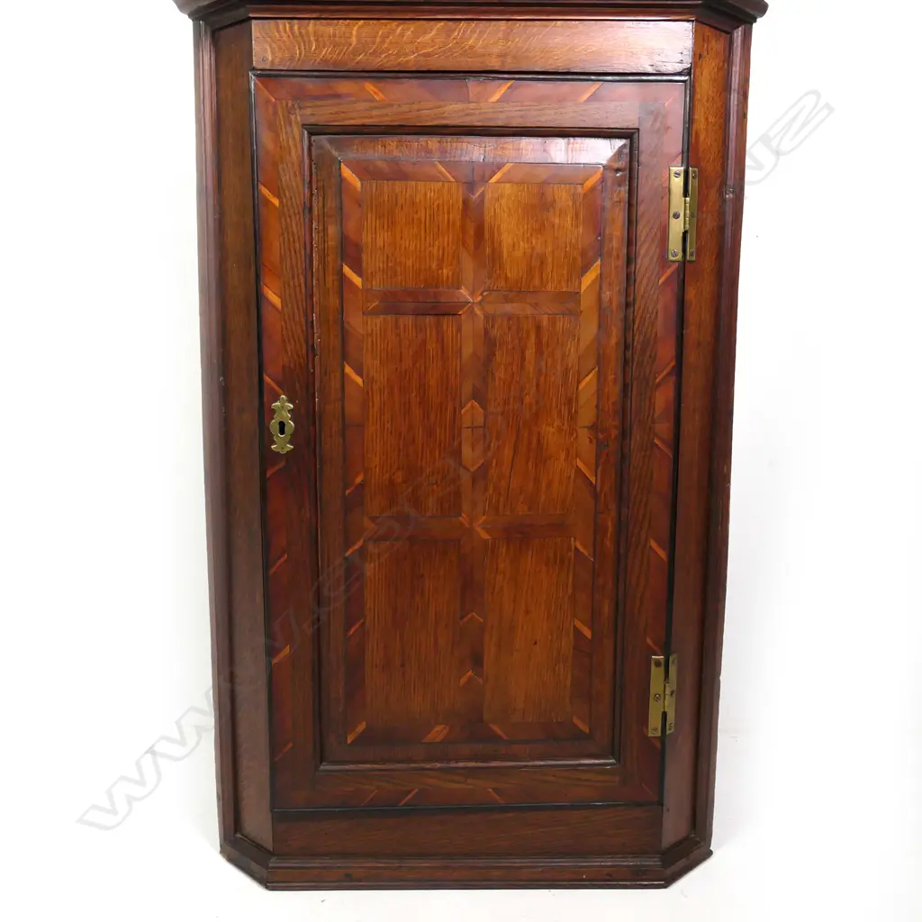 A Georgian oak corner cabinet Image 1++