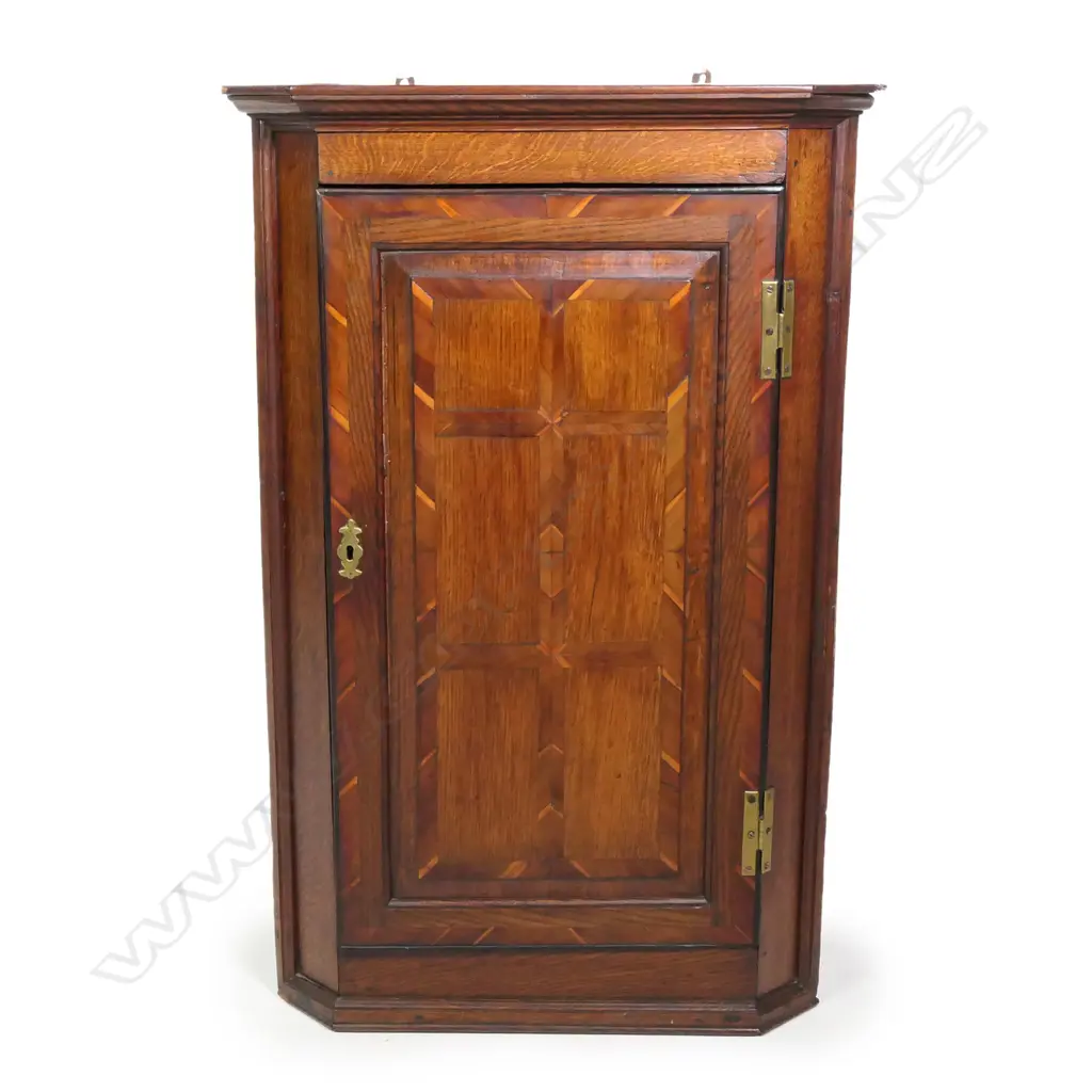 A Georgian oak corner cabinet Image 1++