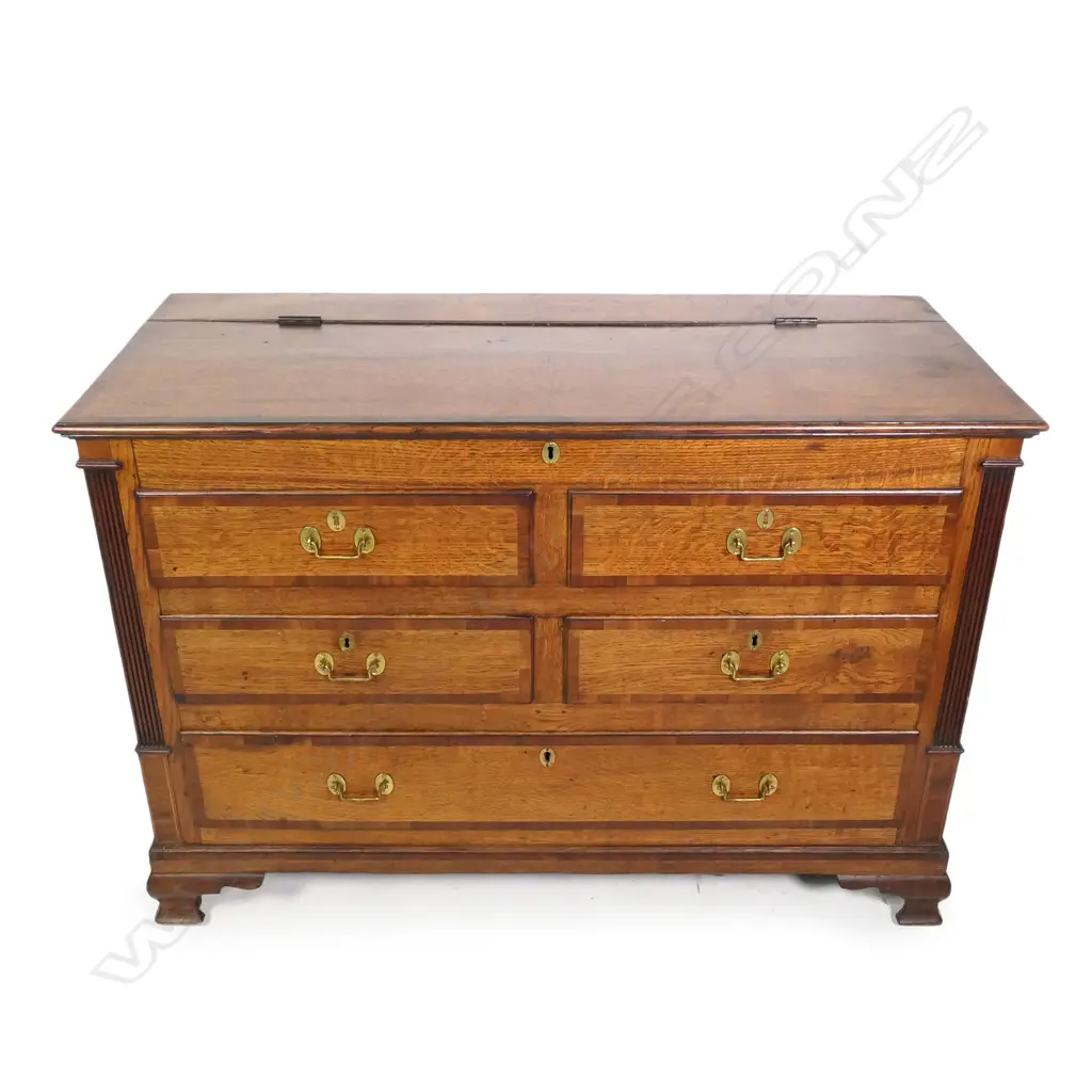 A Georgian oak mule chest Image 1++