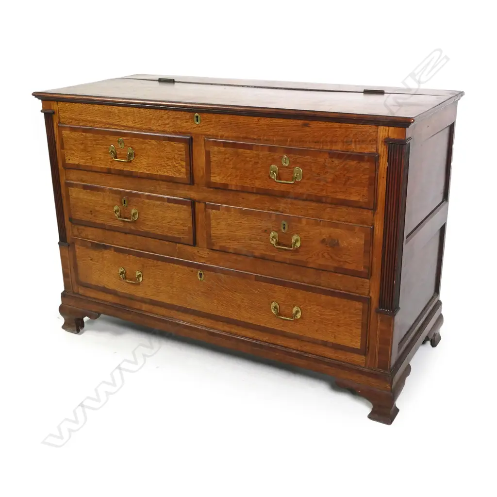 A Georgian oak mule chest Image 1++