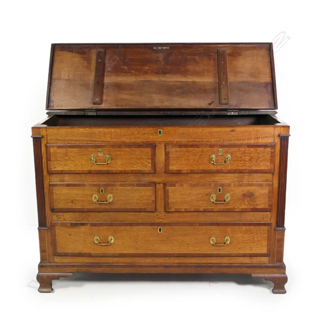 A Georgian oak mule chest Image 1++