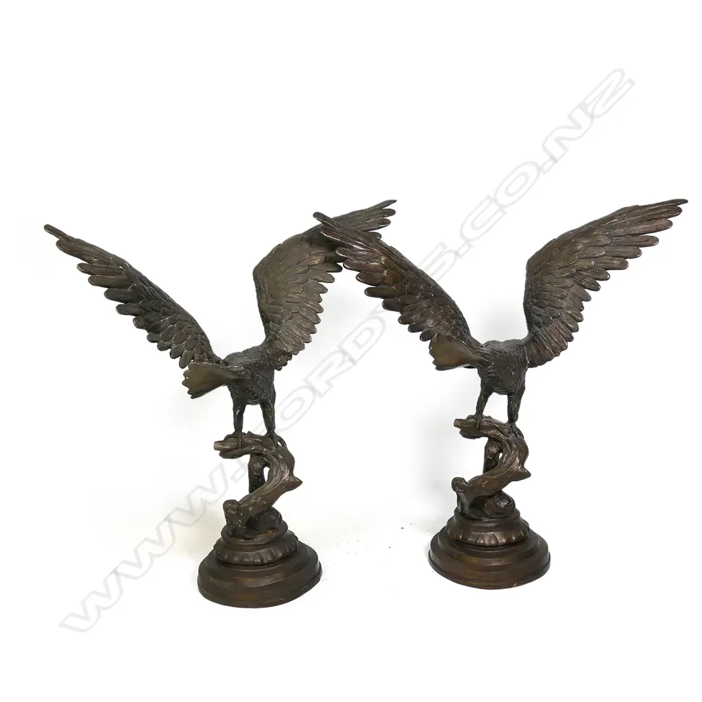 A pair of cast bronze statuettes of eagles Image 1++