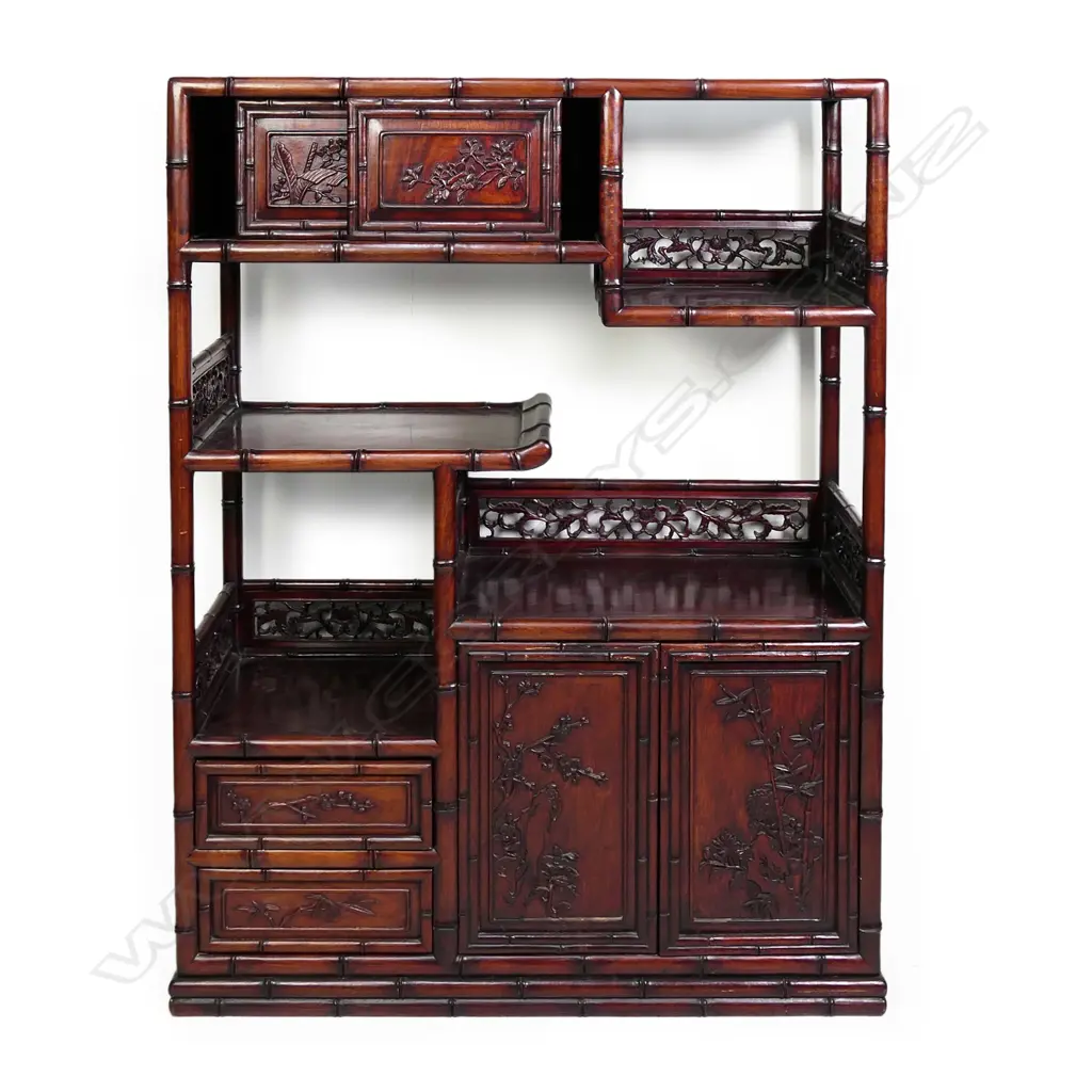 A good Chinese rosewood display cabinet Image 1++