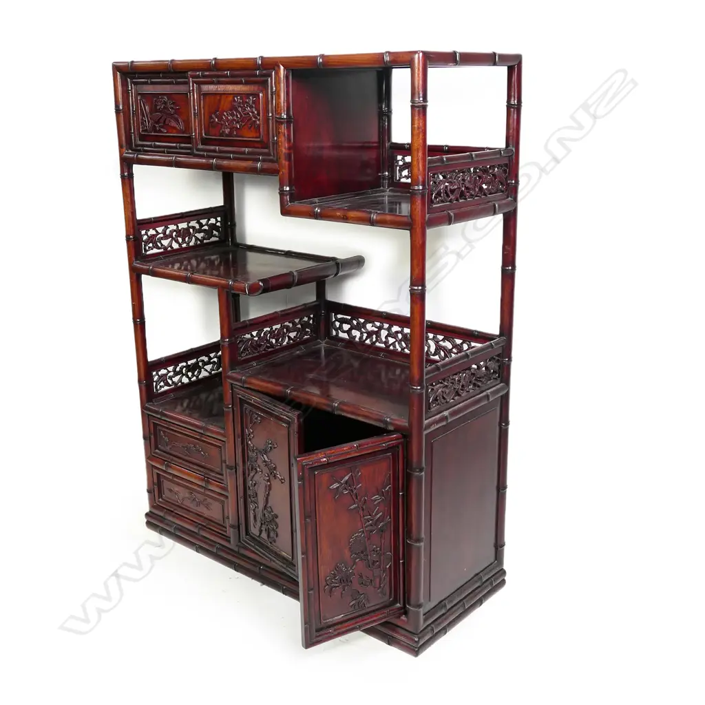 A good Chinese rosewood display cabinet Image 1++