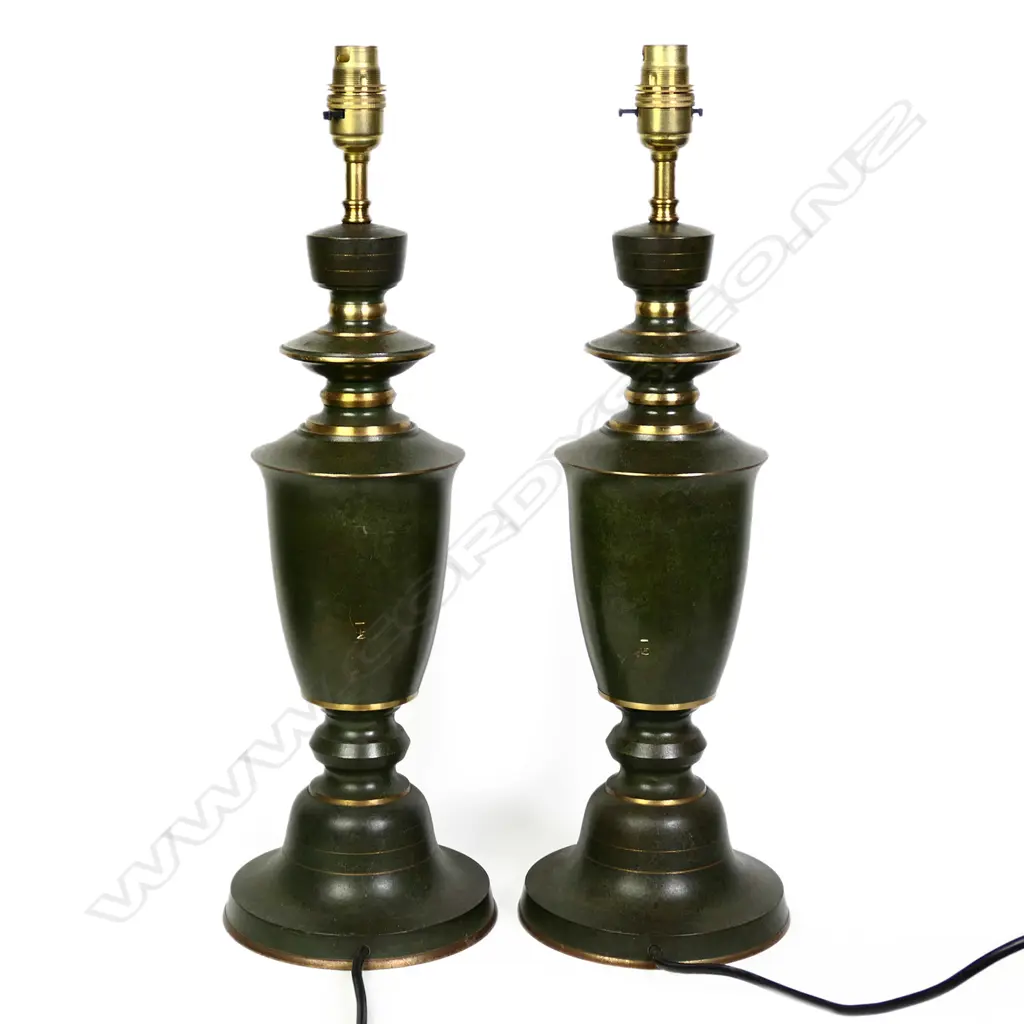 A pair of mid-century Hong Kong-style bronze table lamps Image 1++