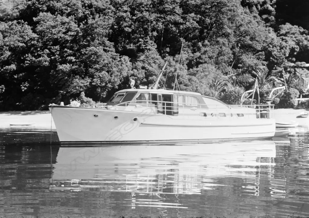 A turned elm ship's binnacle Image 1++