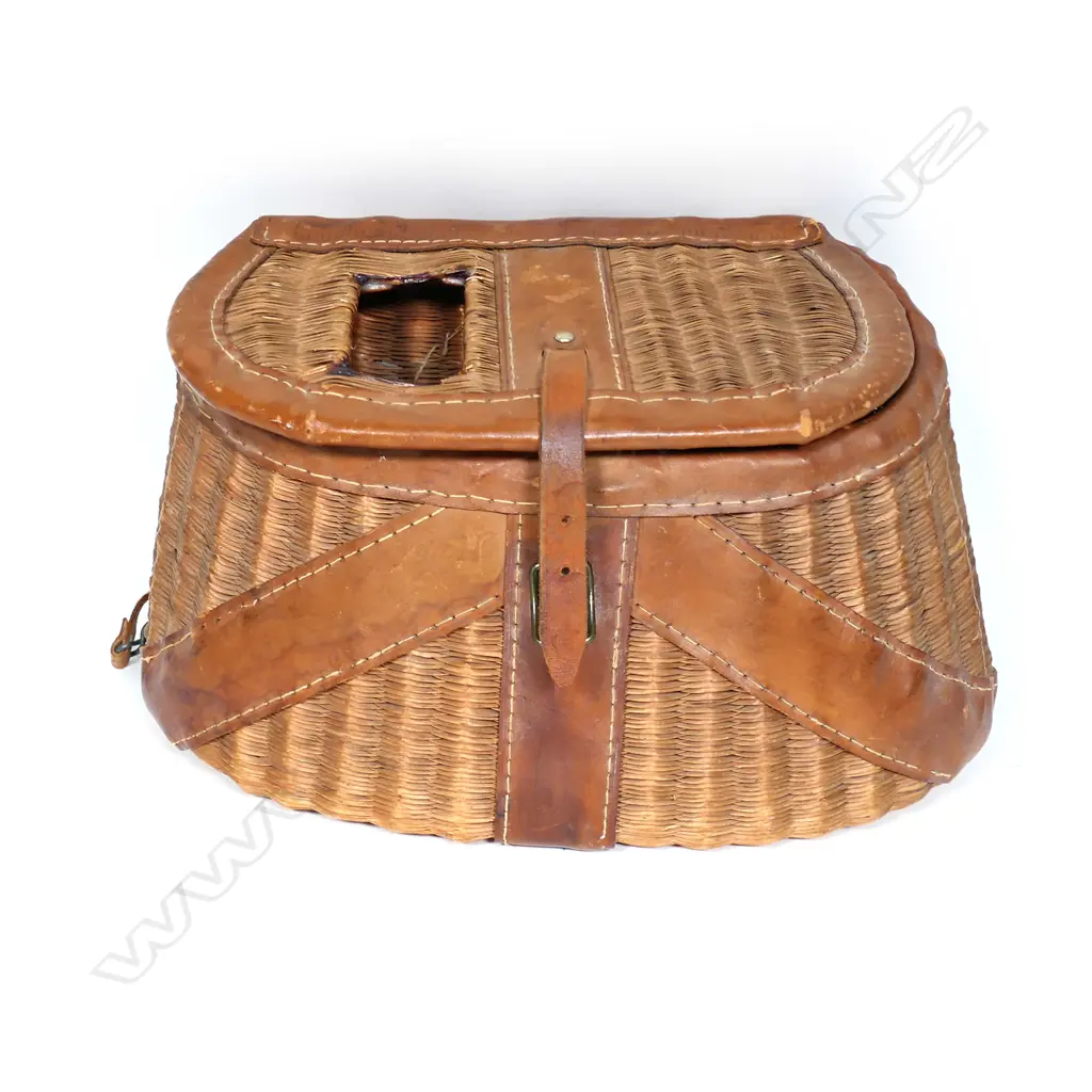 A Scottish fine weave split willow fishing creel Image 1++