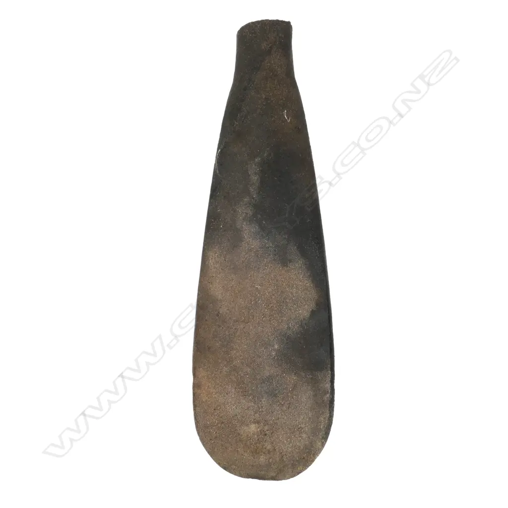 A pre–European Maori part patu onewa Image 1++
