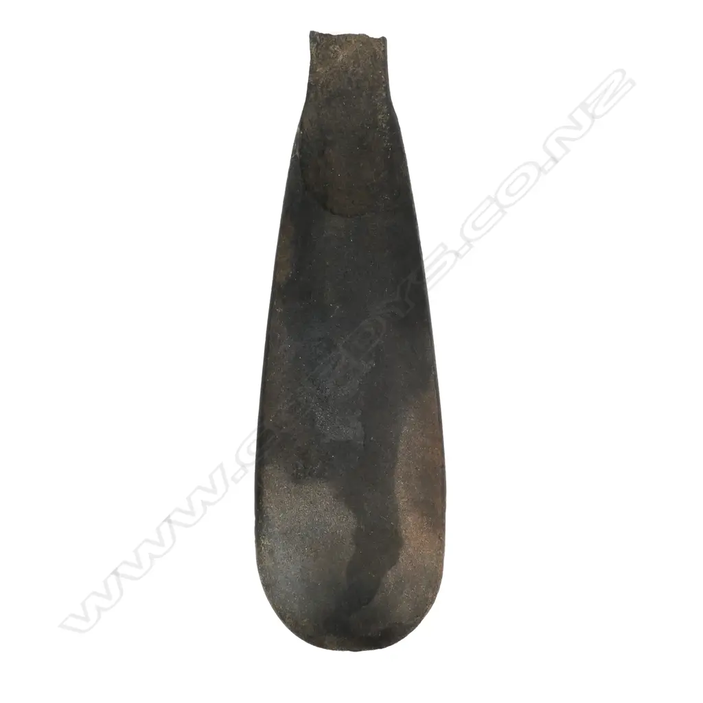 A pre–European Maori part patu onewa Image 1++