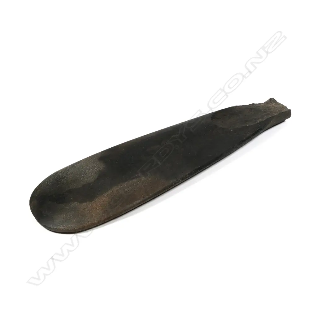 A pre–European Maori part patu onewa Image 1++