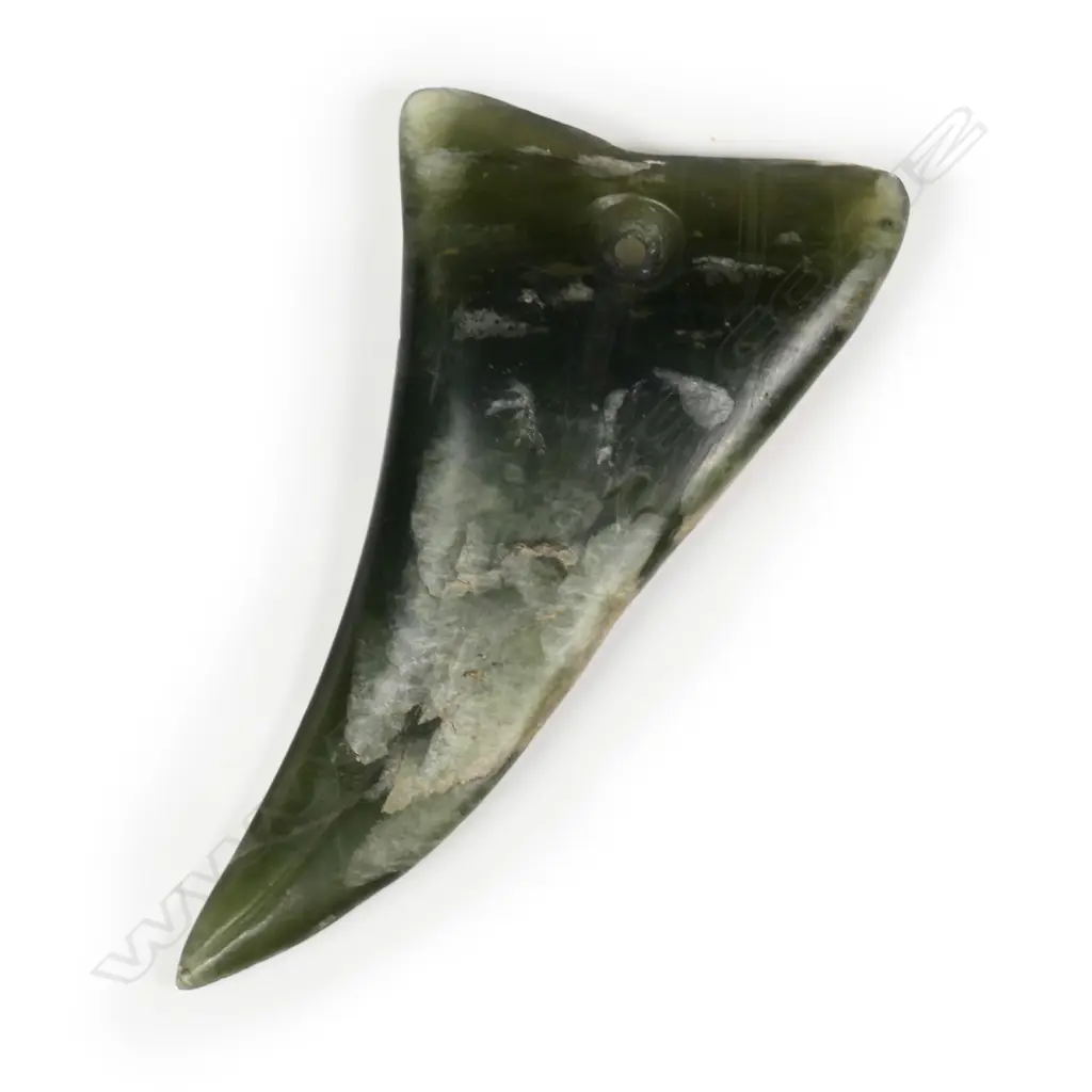 An old Maori carved pounamu pendant Image 1++