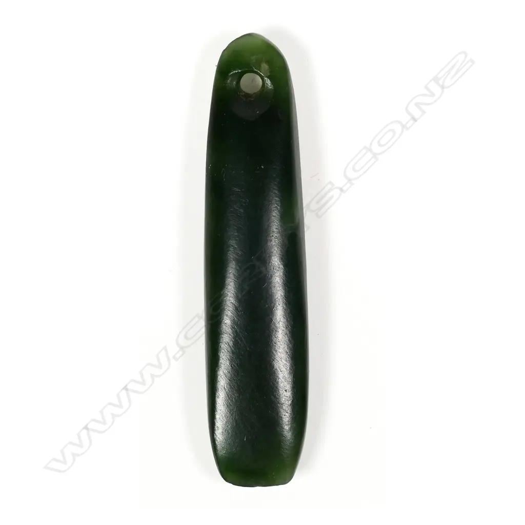 An old Maori carved pounamu pendant Image 1++