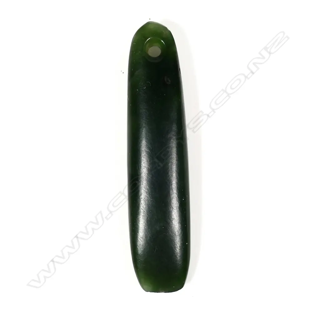 An old Maori carved pounamu pendant Image 1++