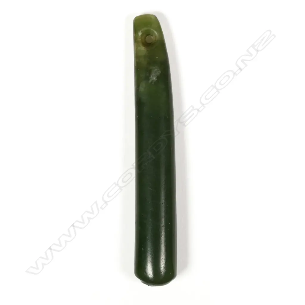 An old Maori carved pounamu pendant Image 1++