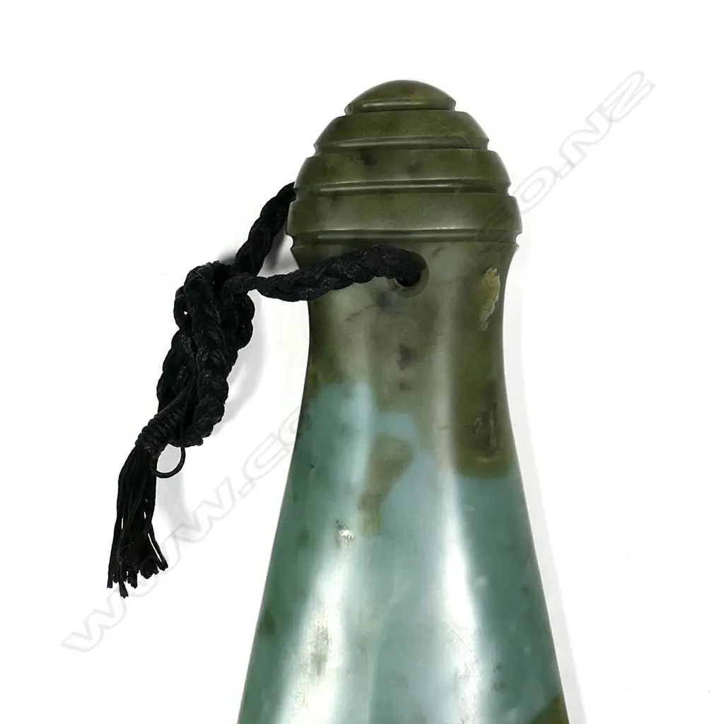 A 20thC pounamu mere Image 1++