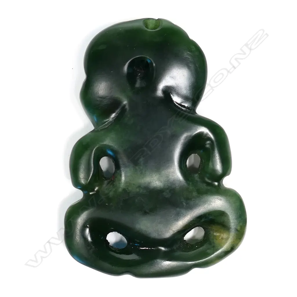 A pounamu hei tiki Image 1++