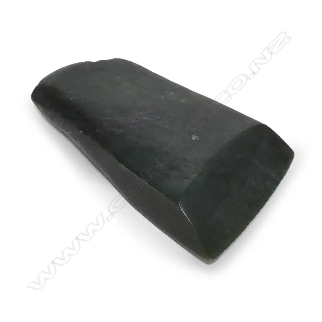 A Maori pre-European pounamu toki Image 1++