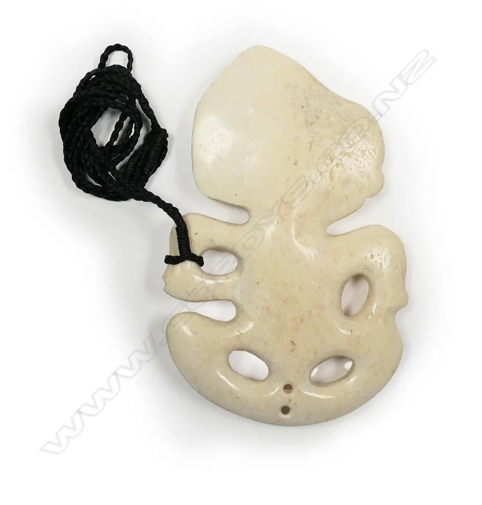 A late 20thC Maori carved whalebone hei tiki Image 1++