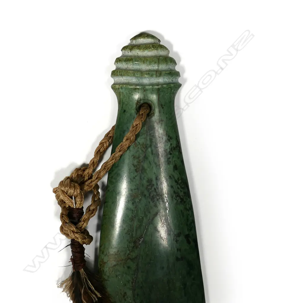 A 20thC Maori carved mere pounamu Image 1++