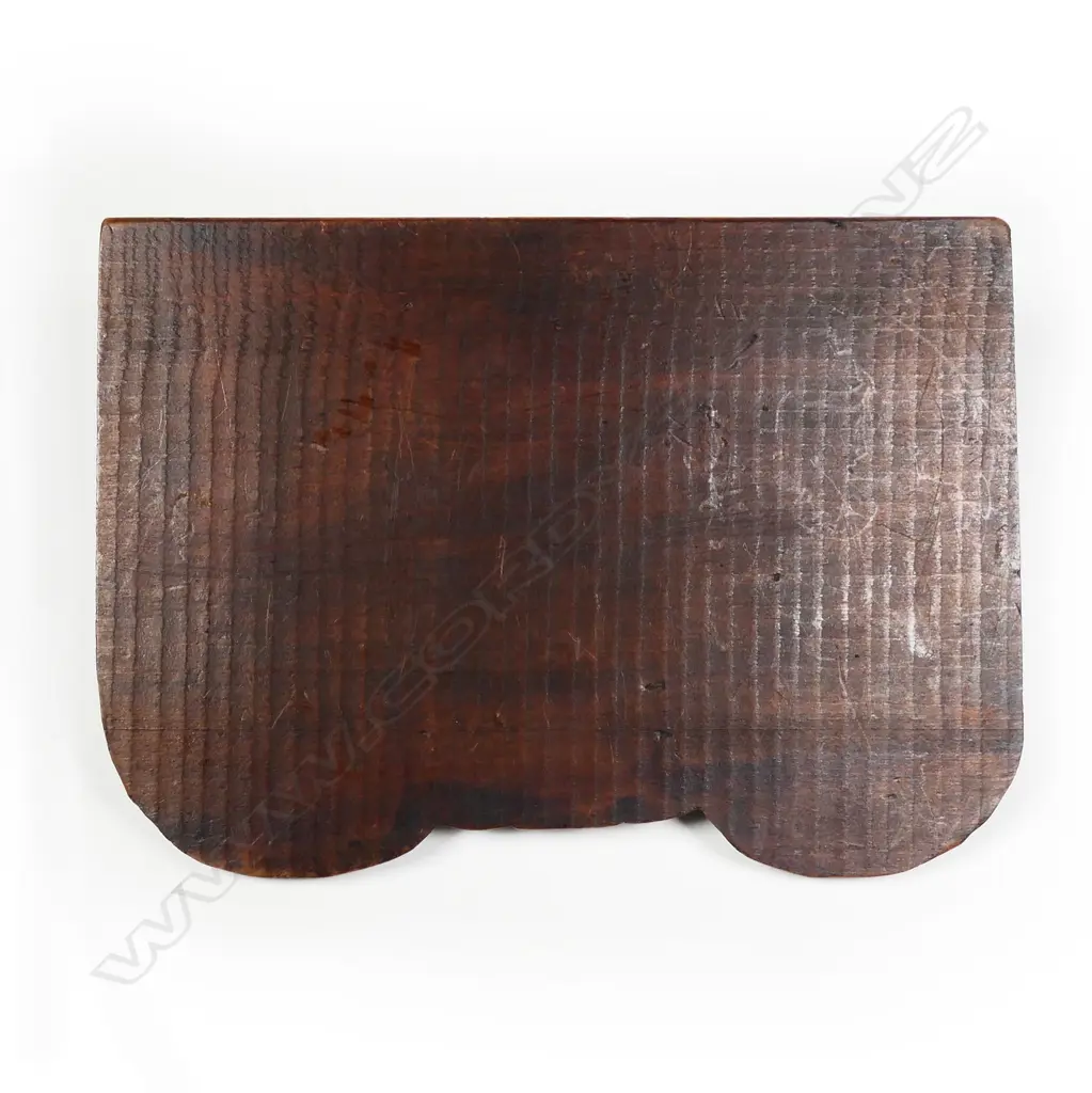 An early 20thC Maori carved inkwell desk stand Image 1++