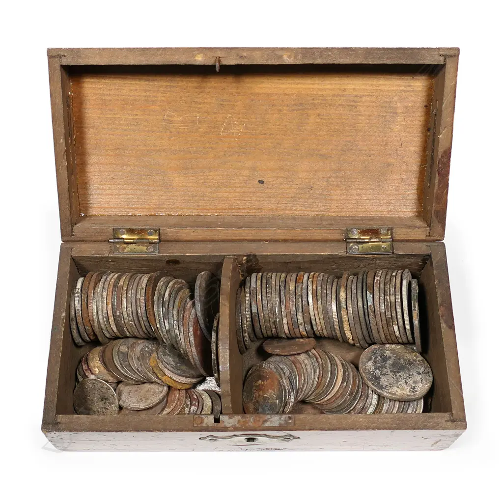 A collection of silver coins from the wreck of the SS Elingamite Image 1++