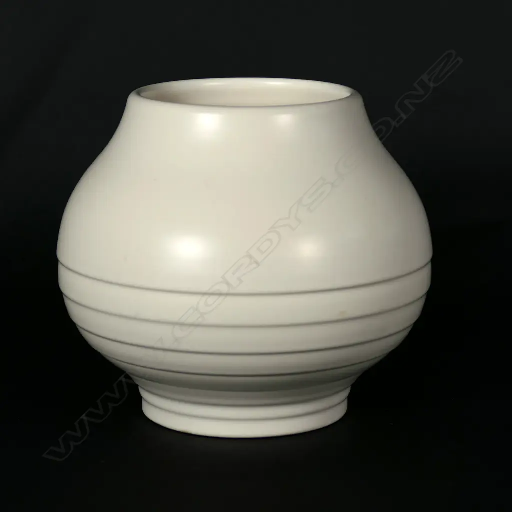 A Crown Lynn hand potted white vase Image 1++