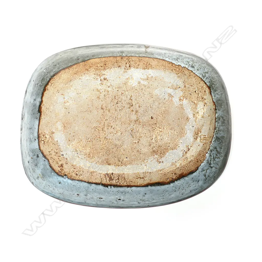 A Len Castle large serving dish decorated with impressed designs Image 1++