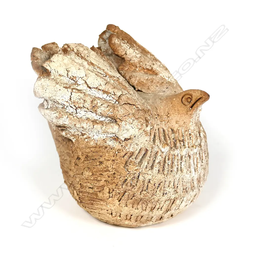 A Rosemarie Brittain pottery bird Image 1++