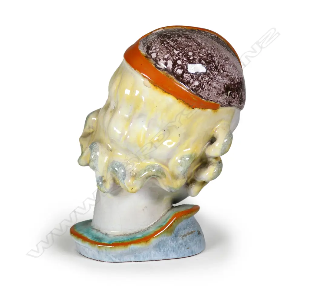 A European ceramic Art Deco bust of a woman Image 1++