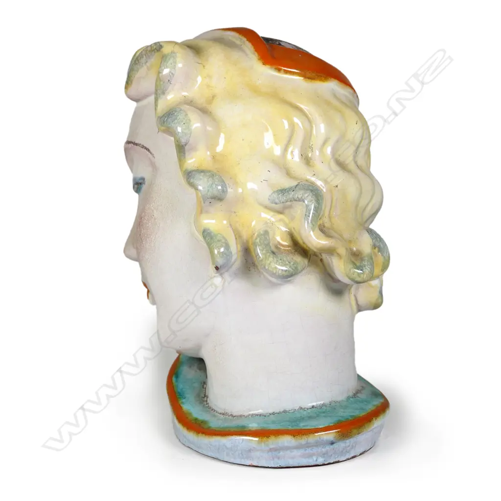 A European ceramic Art Deco bust of a woman Image 1++