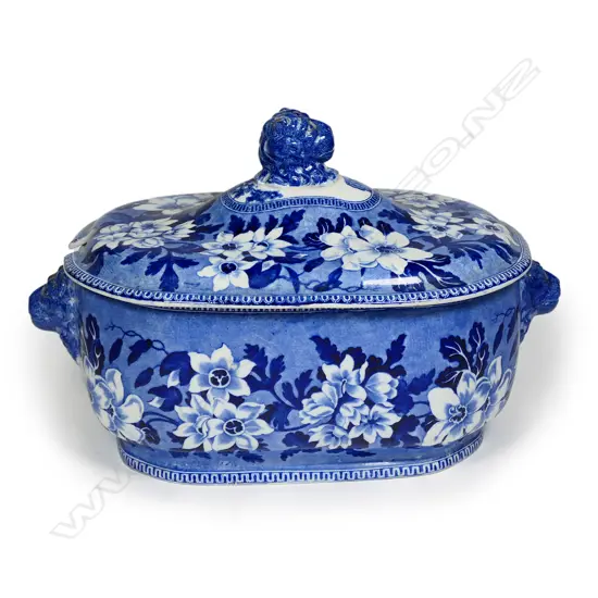 A Victorian blue and white lidded tureen