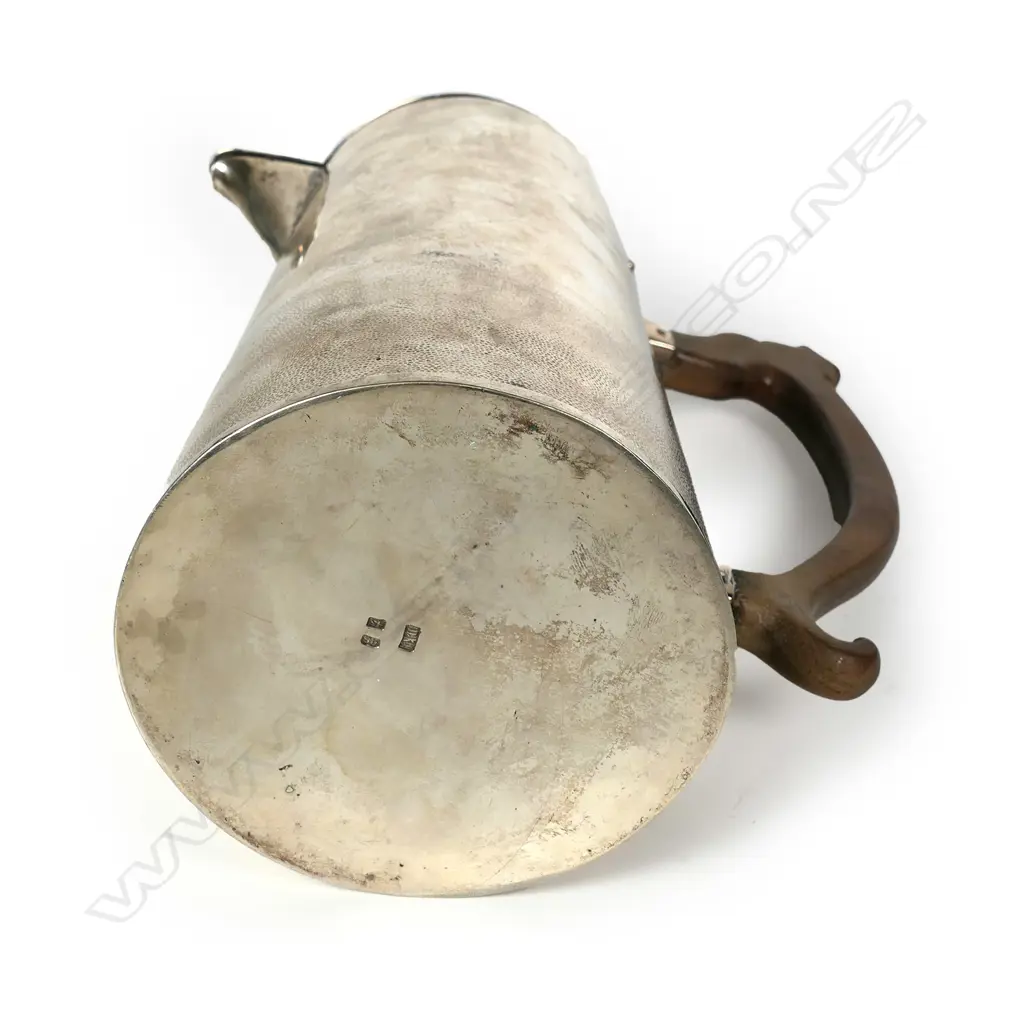 An early 20thc Chinese silver coffee/hot water pot Image 1++