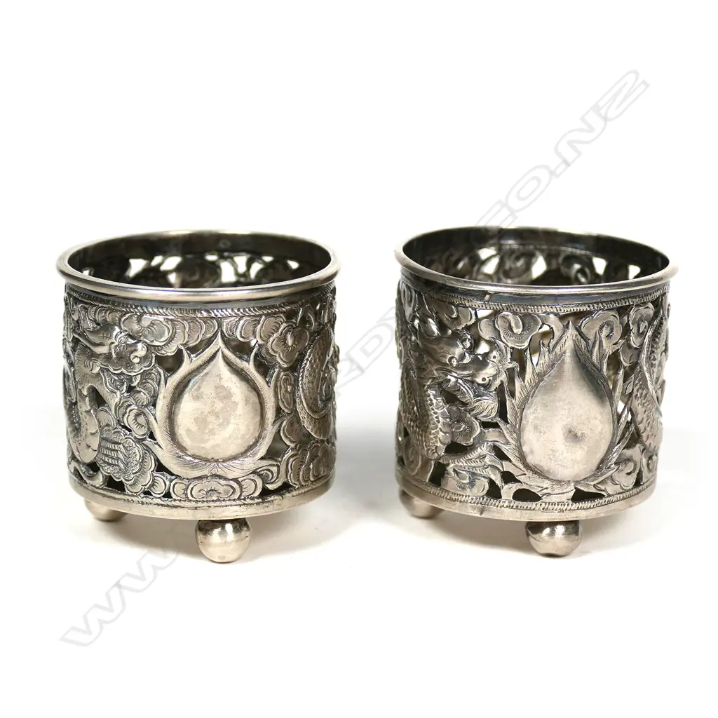 A c.1900 pair of Chinese silver condiment pots Image 1++