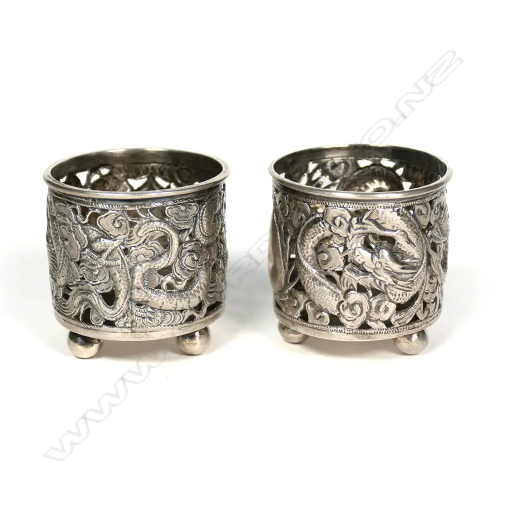 A c.1900 pair of Chinese silver condiment pots Image 1++