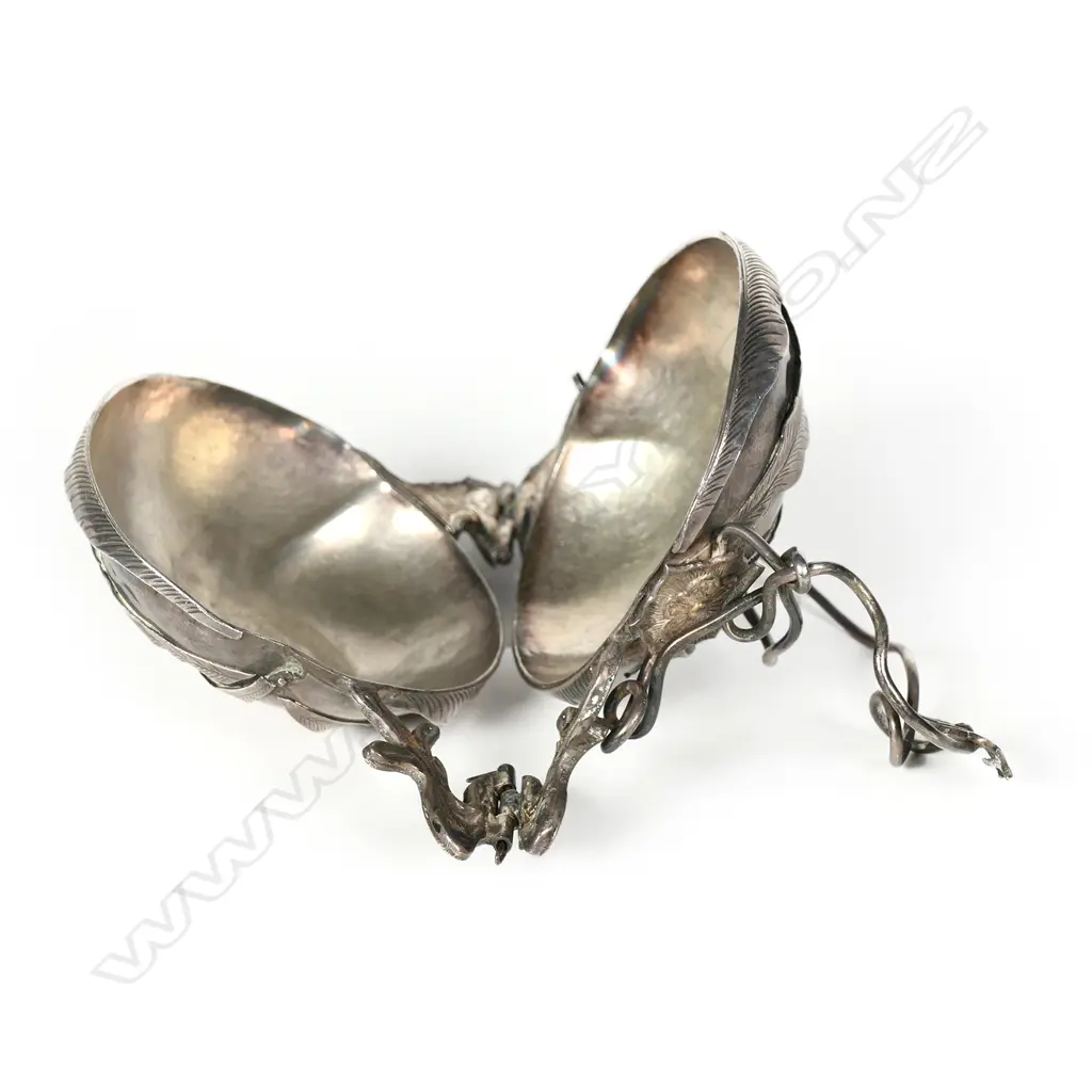 A c.1900 Chinese silver novelty small lidded box Image 1++