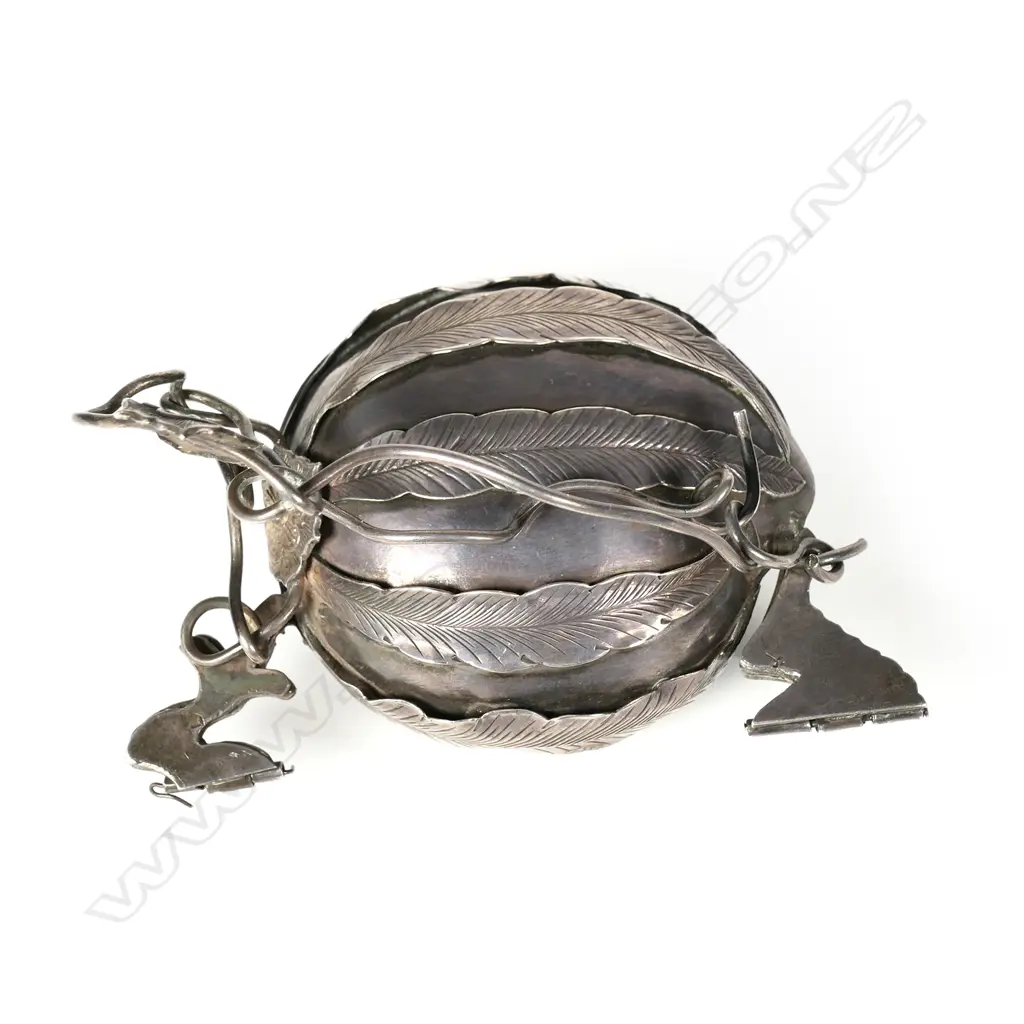 A c.1900 Chinese silver novelty small lidded box Image 1++