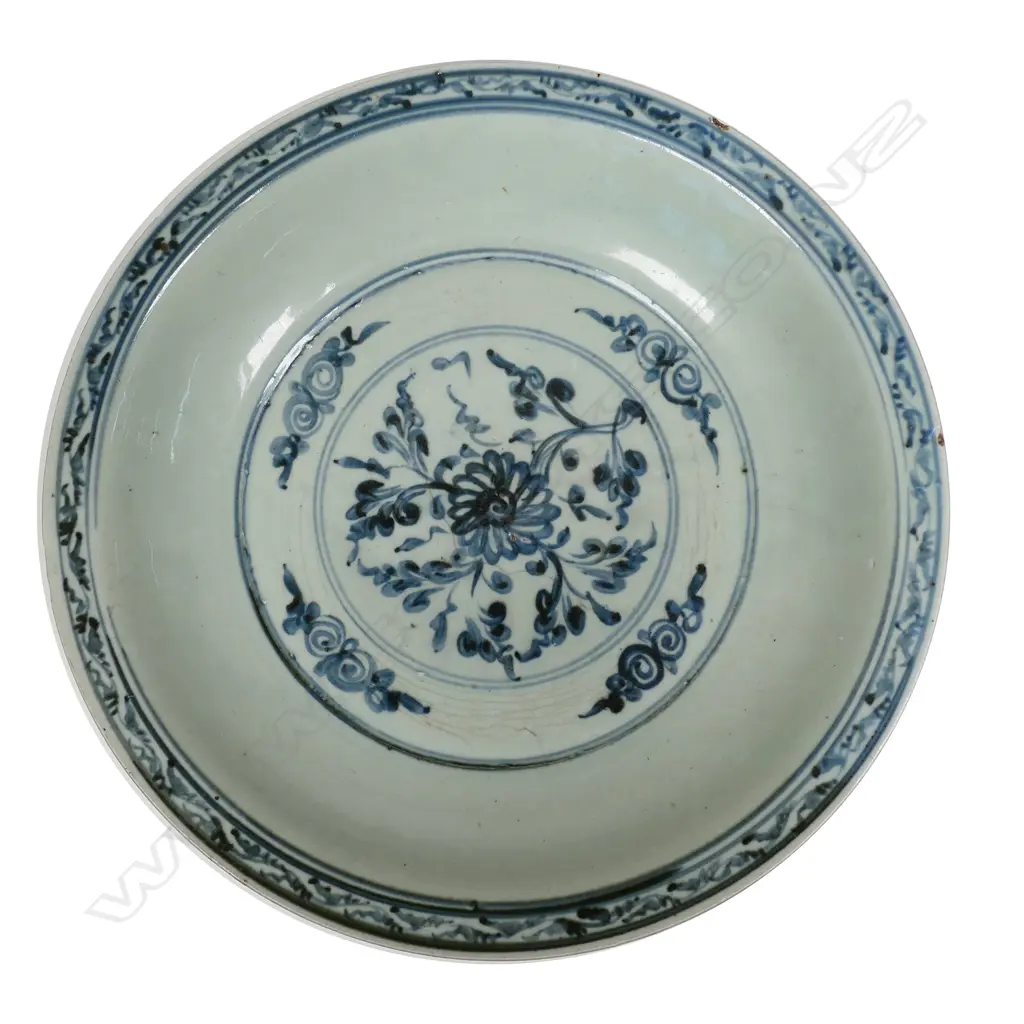 A Chinese provincial Ming porcelain bowl Image 1++