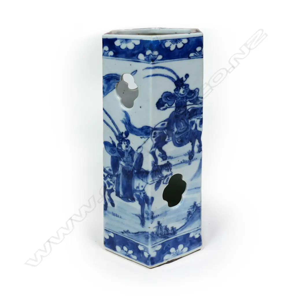 A Chinese blue and white hat stand vase Image 1++