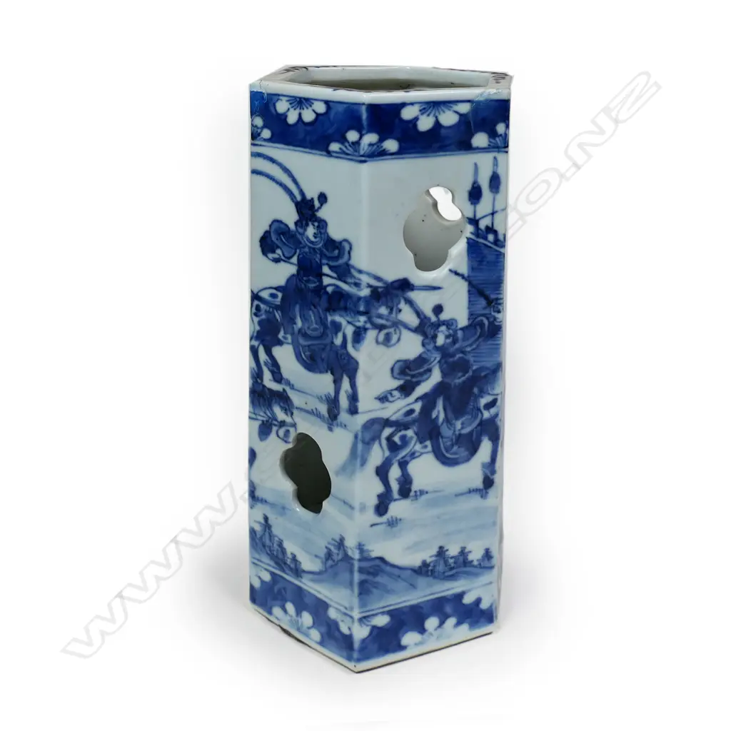 A Chinese blue and white hat stand vase Image 1++