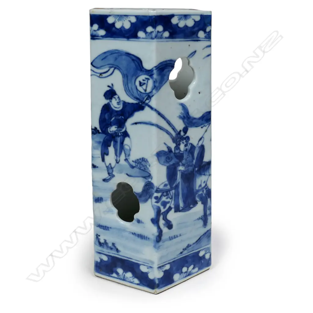 A Chinese blue and white hat stand vase Image 1++
