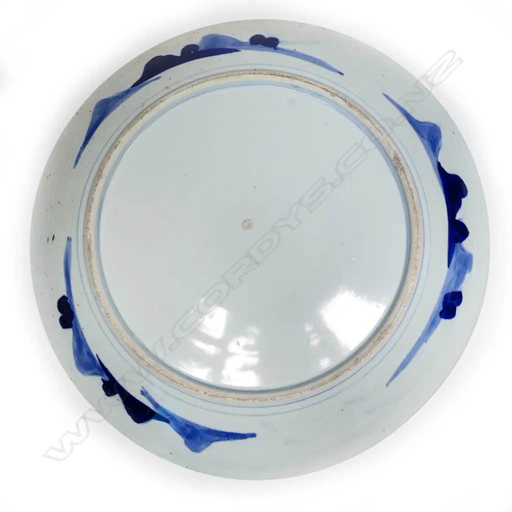 A large Japanese Arita blue and white charger Image 1++