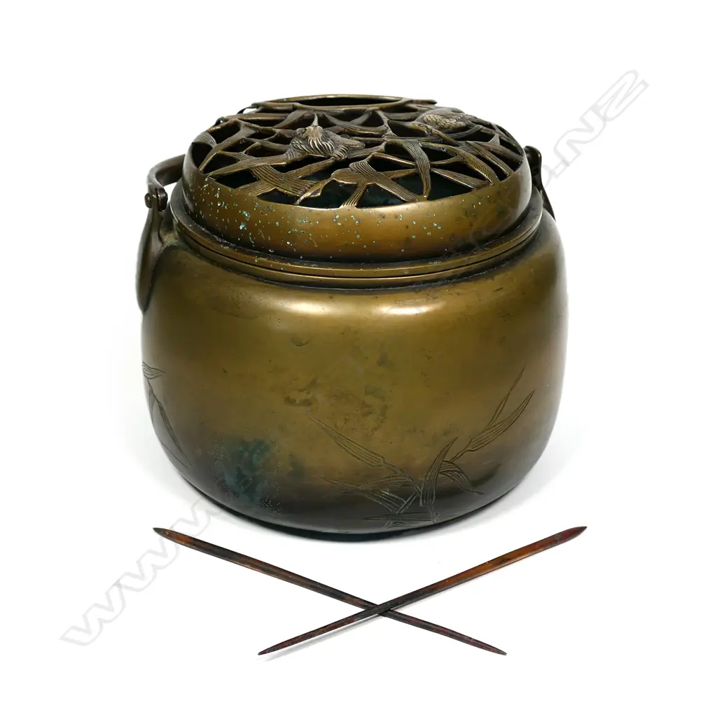 A late 19thC Japanese hand warming brazier Image 1++