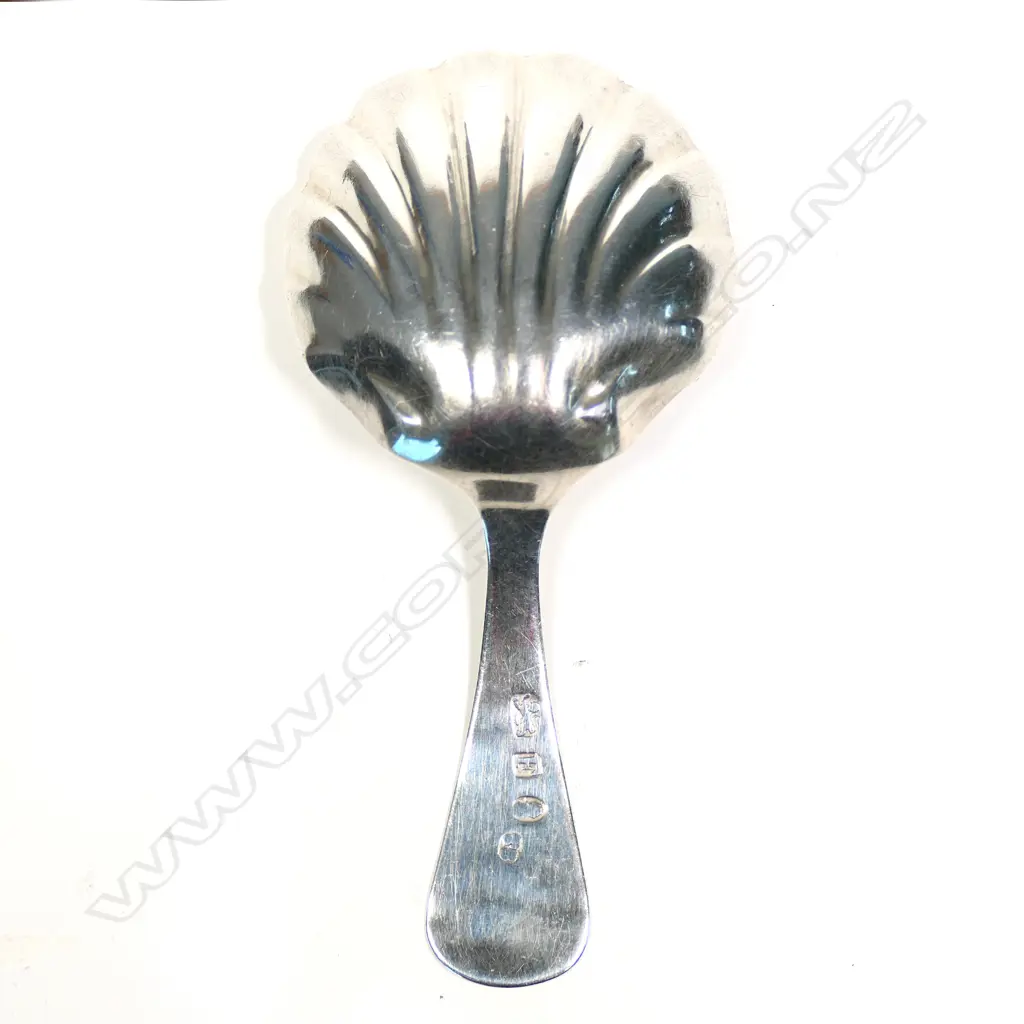 A George III silver caddy spoon Image 1++