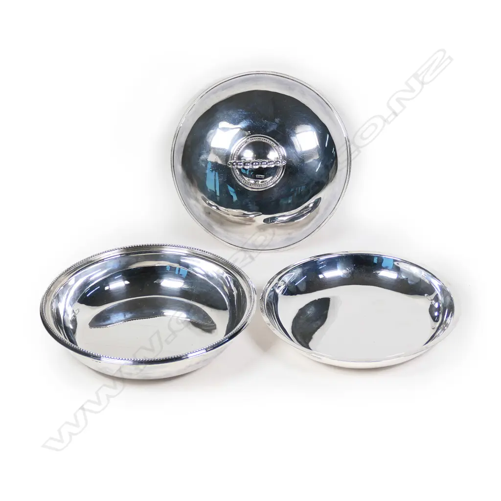 A Victorian silver muffin dish Image 1++