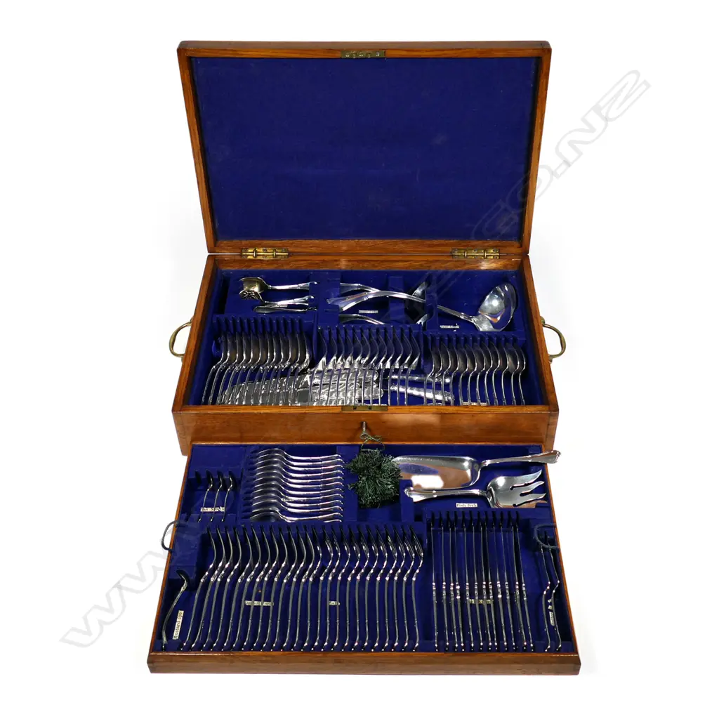 An Edwardian 12 place silver cutlery canteen Image 1++