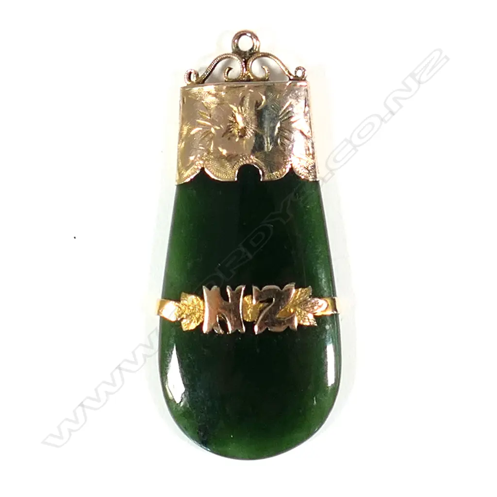 A colonial pounamu and 9ct gold pendant Image 1++