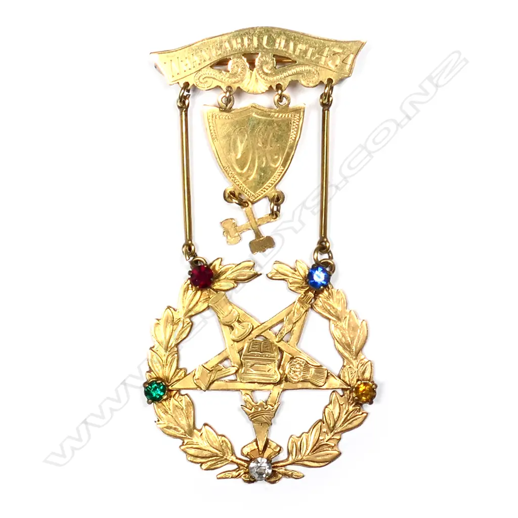 A 9ct gold Lodge medal Image 1++