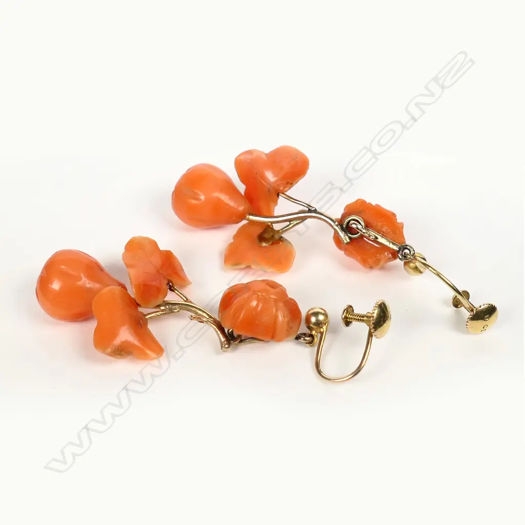 An early 20thC orange Mediterranean coral and 9ct gold brooch and earring set Image 1++